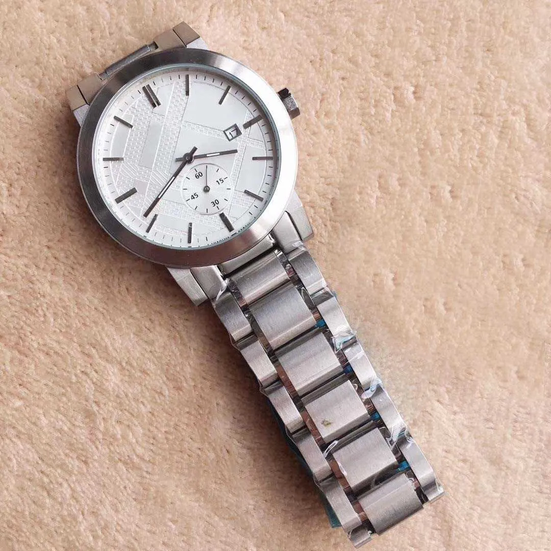 Montre-bracelet de mode gratuite pour hommes 42MM Style britannique Quartz Chronographe Date Montre pour hommes Montres Bracelet en acier inoxydable argenté Cadran blanc