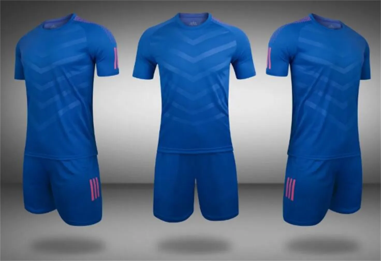 Hot 2022 Men Design Custom Soccer Courseys Thets Men's Mesh Training Suit Loom Custom Logo Plus مع Shorts Football Wear مجموعات كرة القدم الرياضية