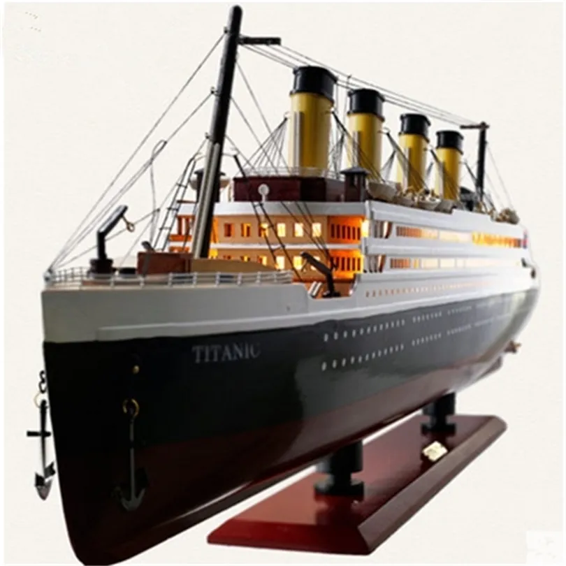 30-100 cm trä Titanic Cruise Ship Model med LED-lampor Decoration Wood Sailing Boat Craft Creative Home Living Room Decor 201125