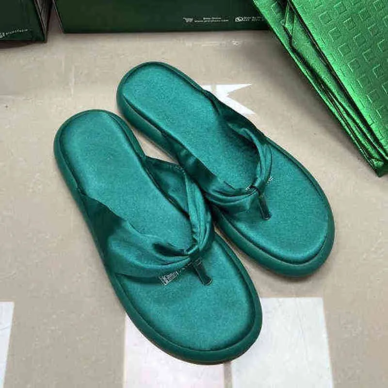 Slippers Summer Slik Women's Flip Flops Outside Wear Holiday Seaside Ladies Shoes Retro Designer Flat Heels Woman Wholesale 220530