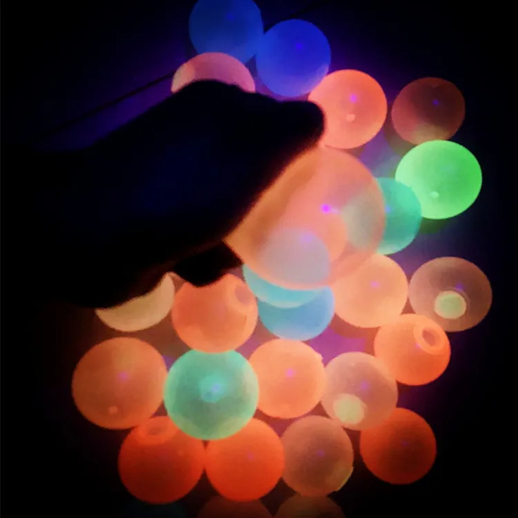 TOYS TIBLE TOYS LUMINENT BALL Fluorescence Glow in the Dark Sticky Balls Ballon pour adultes et enfants Toy Birthday Party Cadeaux