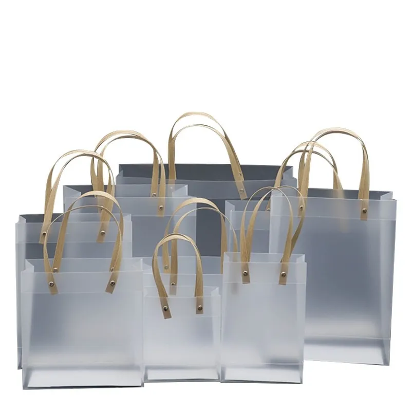 1030st Custom PVC Transparent gåva med handtag Clear PP Frosted Plastic Shopping Tote Bag Kläddrycker Förpackning 220704