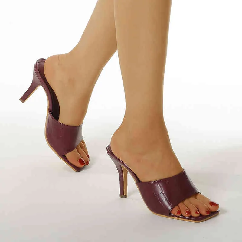 スリッパサンダルデザイナーハイヒールラグジュアリーレッドパテントレザースリッパファッションシンヒールスライドビーチフリップフロップ女性靴220524