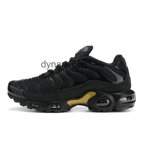 Vapormax plus sales digital camo