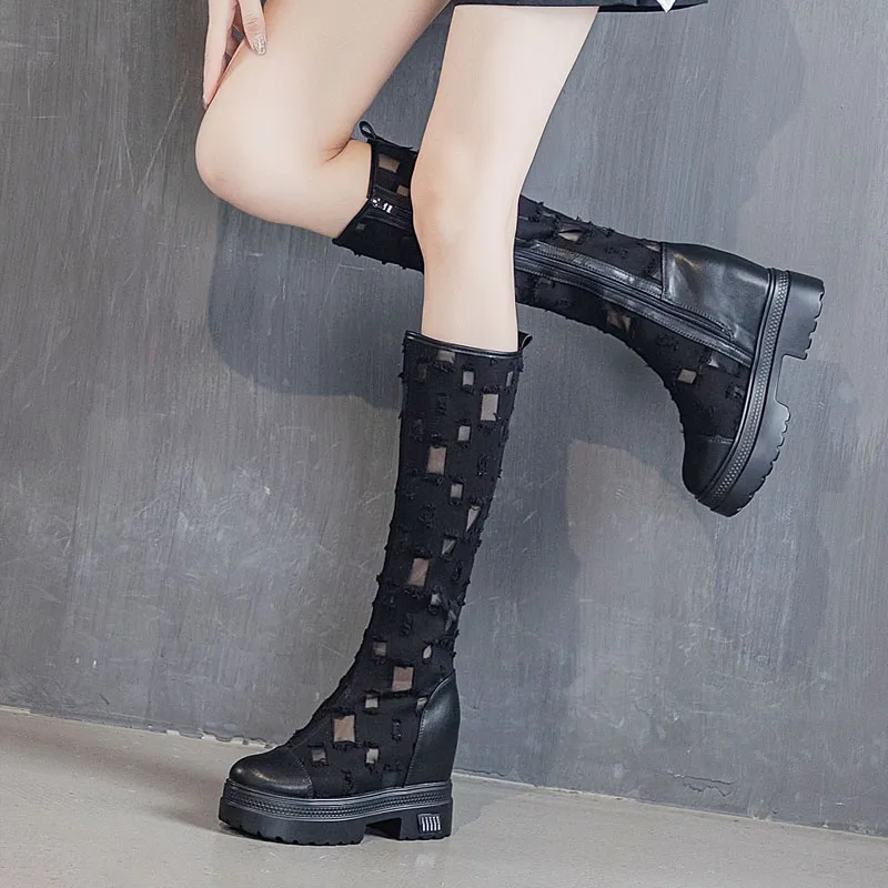 المرأة الصيفية أحذية قابلة للتنفس حفرة عالية أحذية سوداء أزياء أزياء الأحذية p20D50