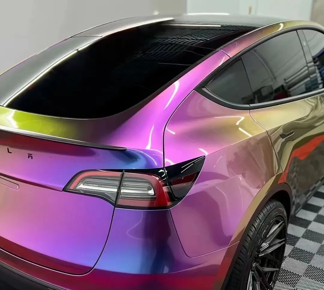 Premium Automobiles Vehicle Design Rainbow Mirror Chrome Holographic Film  Pearl Chameleon Iridescent Vinyl - China Rainbow Holographic Film, Iridescent  Vinyl