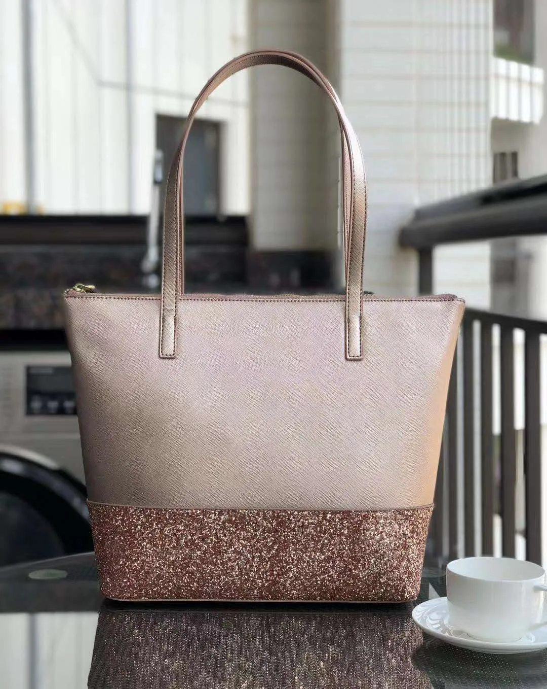 merk designer grotere dames handtassen glitter portemonnee hoge kwaliteit patchwork schijnt mode schouder crossbody winkelen hobos tassen pu lederen bakken