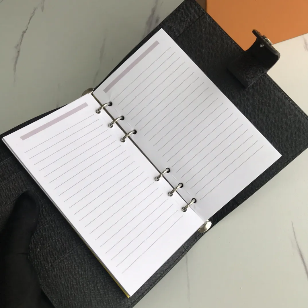 Varumärkes lyx plånbok korthållare Litet anteckningsblock kan också användas som adressbok, anteckningsbok eller kalenderknappstängning sex-ringspärm storlek 14 x 18 cm