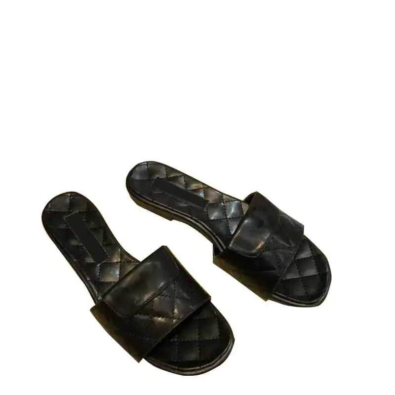 Platta tofflor för kvinnors designer klassiska 90 -talssandaler flip flops lyx varumärken gummi casual skor retro kvinna klänning sko mode toppkvalitet plus storlek flickor tofflor