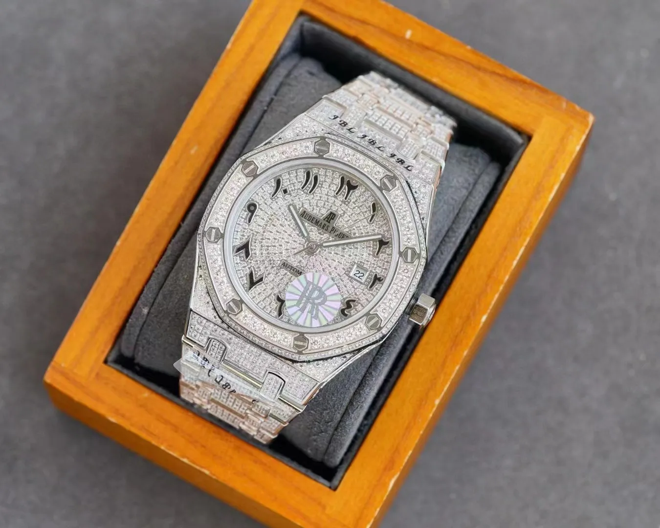 Masowe męskie i 40 mm damskie obserwuje Diamond Ice Out Plac Designer Automatyczni mechaniczni mężczyźni i kobiety zegar zegar ze stali nierdzewnej Sapphire