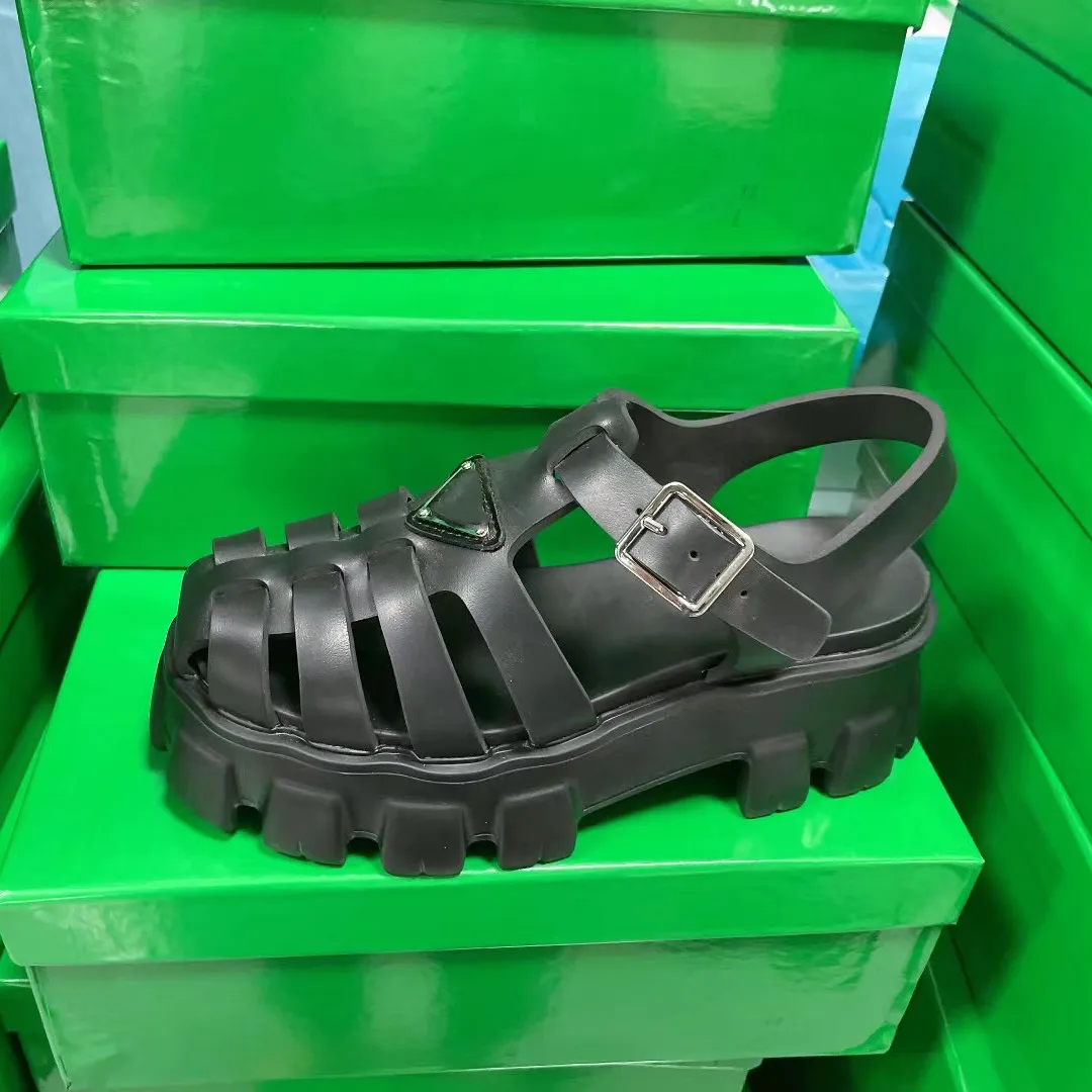 Kvinnor Plattform Sandal Skumgummi Sandaler Retro Strandskor Med Triangel Metall Slides Svart Vit Sommar Casual Tofflor Med Box 35-41 NO348