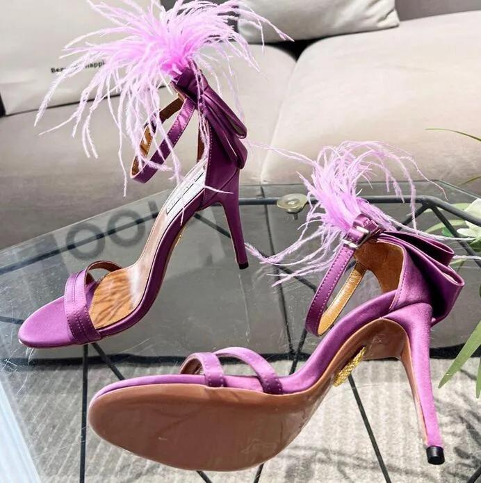 Mode av högsta kvalitet tunn klackade bröllopsklänning Sandal High Heels Luxury Design Woman Shoes Feather Sandal Concerto Sandalies 34-42 Box Super Gift