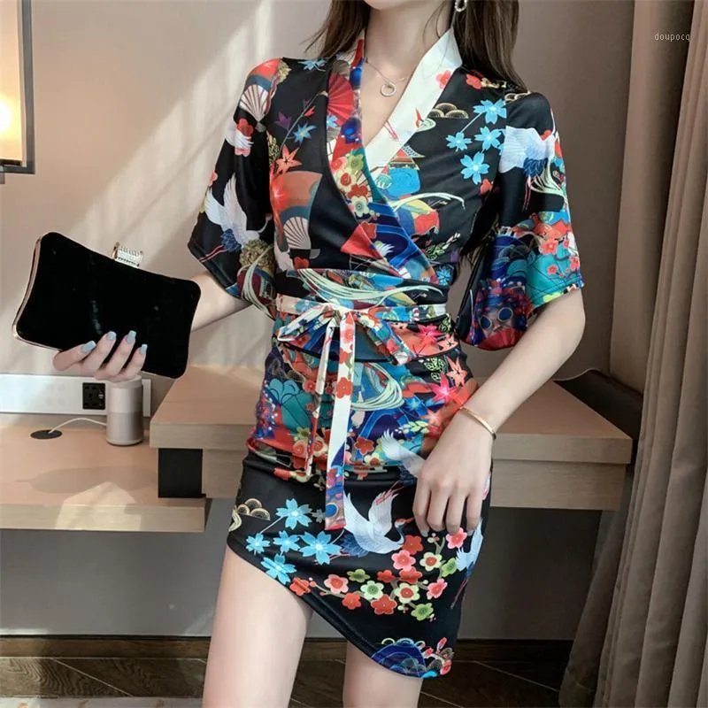 Abbigliamento etnico Abito kimono in stile giapponese per donna 2022 Camicia da notte a mezza manica in raso di seta floreale pavone Sexy Yukata Party