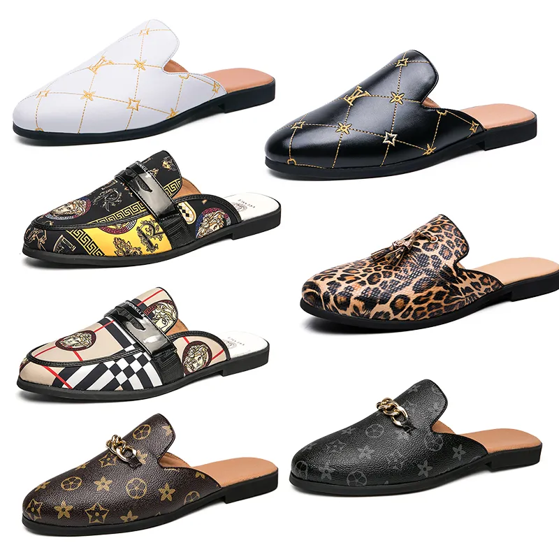 Män lyx märke designer tofflor horsebit metall spänne sandaler äkta läder mulor svart bruna flip flops mens casual lata skor stor storlek US 12