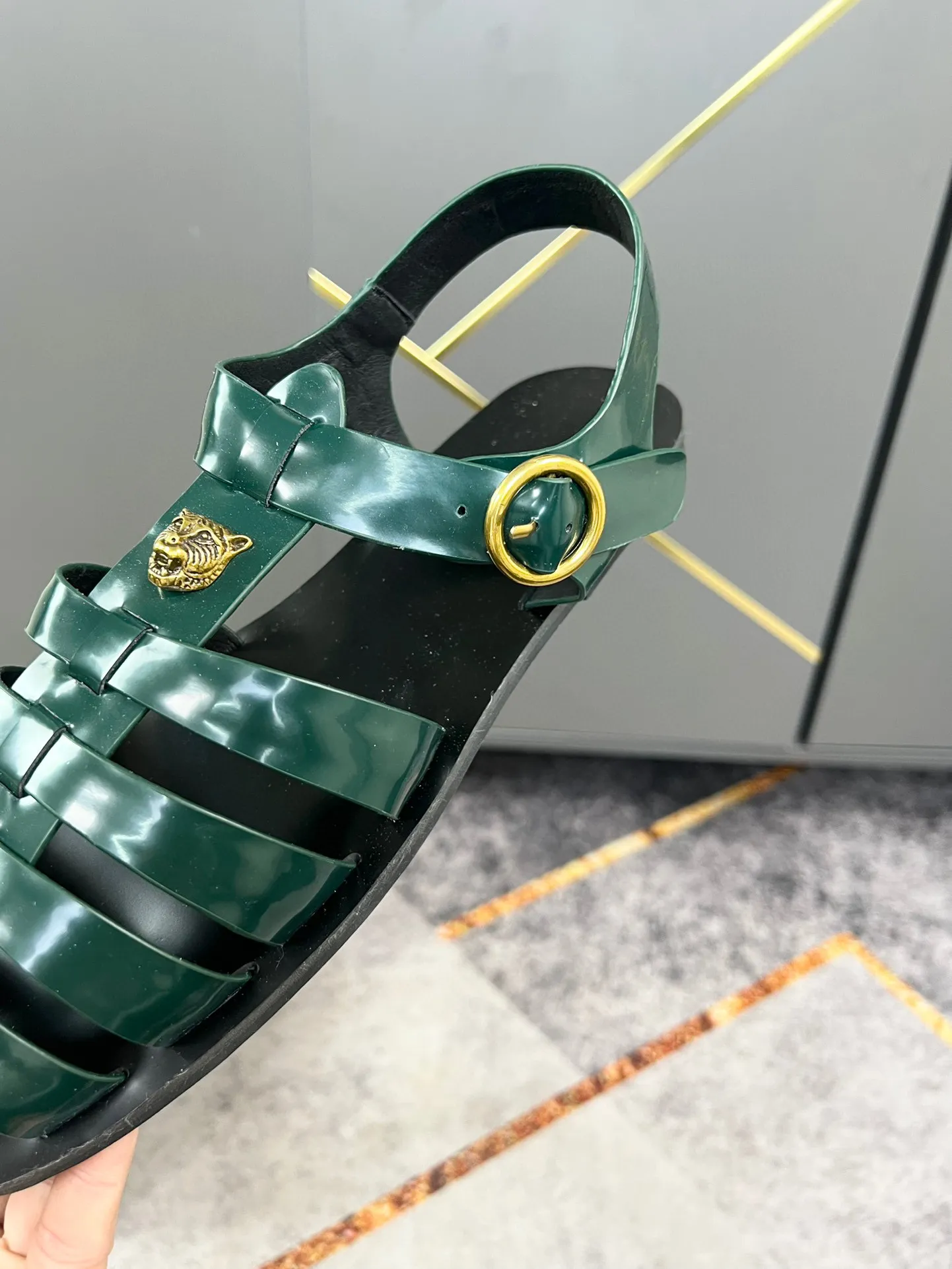 Mens sandals brand best sale names