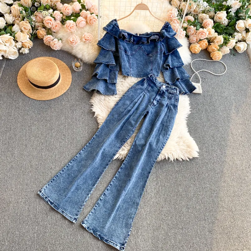 Kvinnor sätter 2022 Spring Women's Jumpsuits Autumn French Retro Ladies Round Neck Off-Shoulder Ruffled dragkärl Hög midja utskjutna jeans