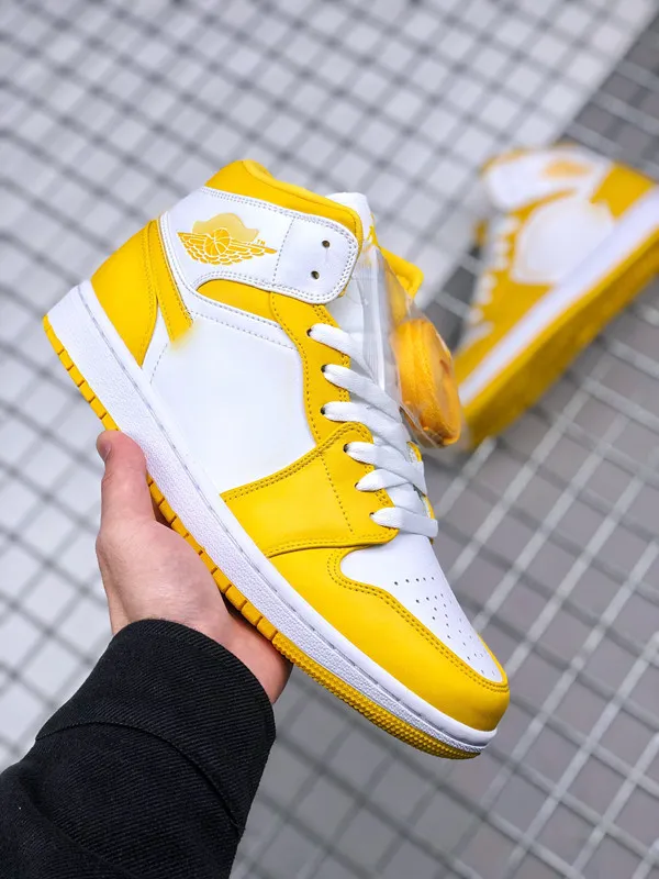 Chaussures de marque Top Quality Basketball Womens Jumpman 1 Mid White / Yellow Cultural Sneakers Outdoor Trainers Taille EU36-46