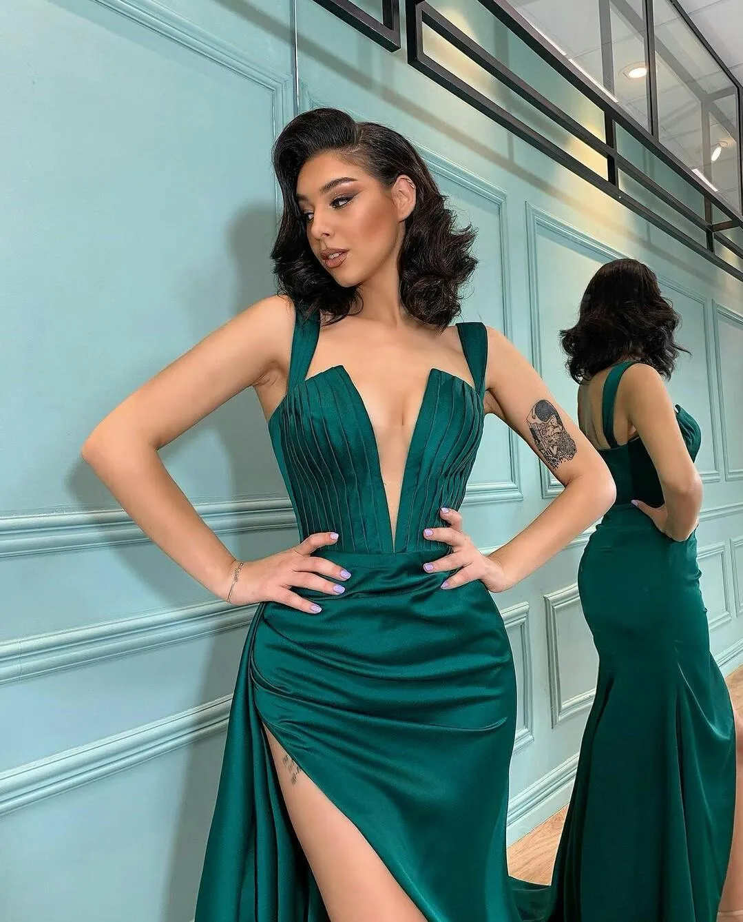 2022 Arabic Dark Green Mermaid V Neck Evening Dress With Spaghetti