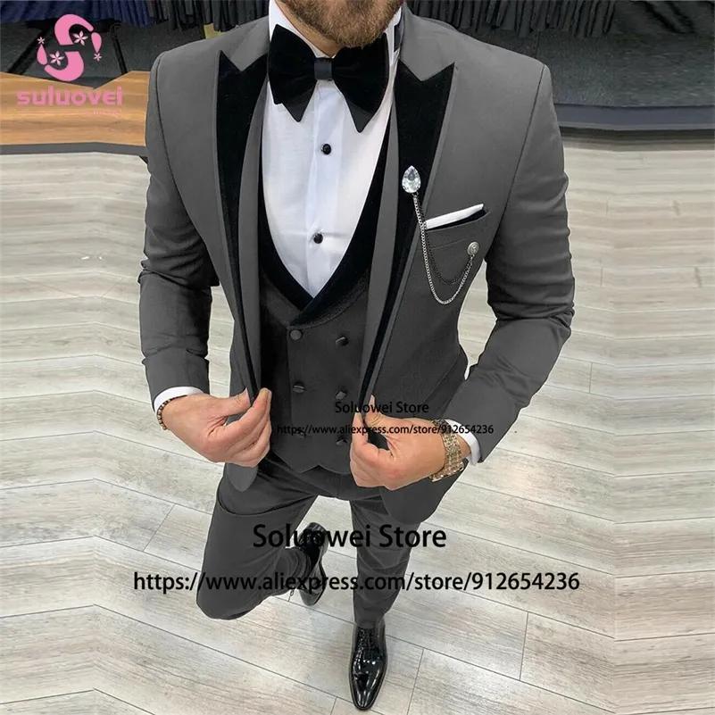 남자 회색 슬림 한 웨딩 신랑 정점 피크 라펠 턱시도 3 피스 재킷 조끼 바지 세트 공식 비즈니스 블레이저 커스텀 220815