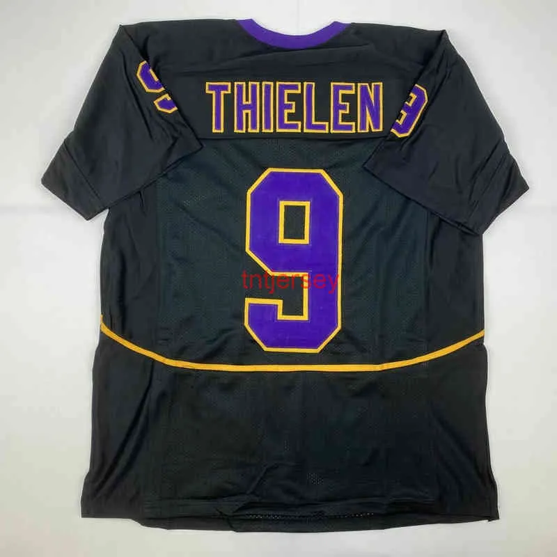 Mit GÜNSTIGEM, INDIVIDUELLEM, neuem ADAM THIELEN Minnesota State College-Fußballtrikot mit Nähten. Fügen Sie eine beliebige Namensnummer hinzu