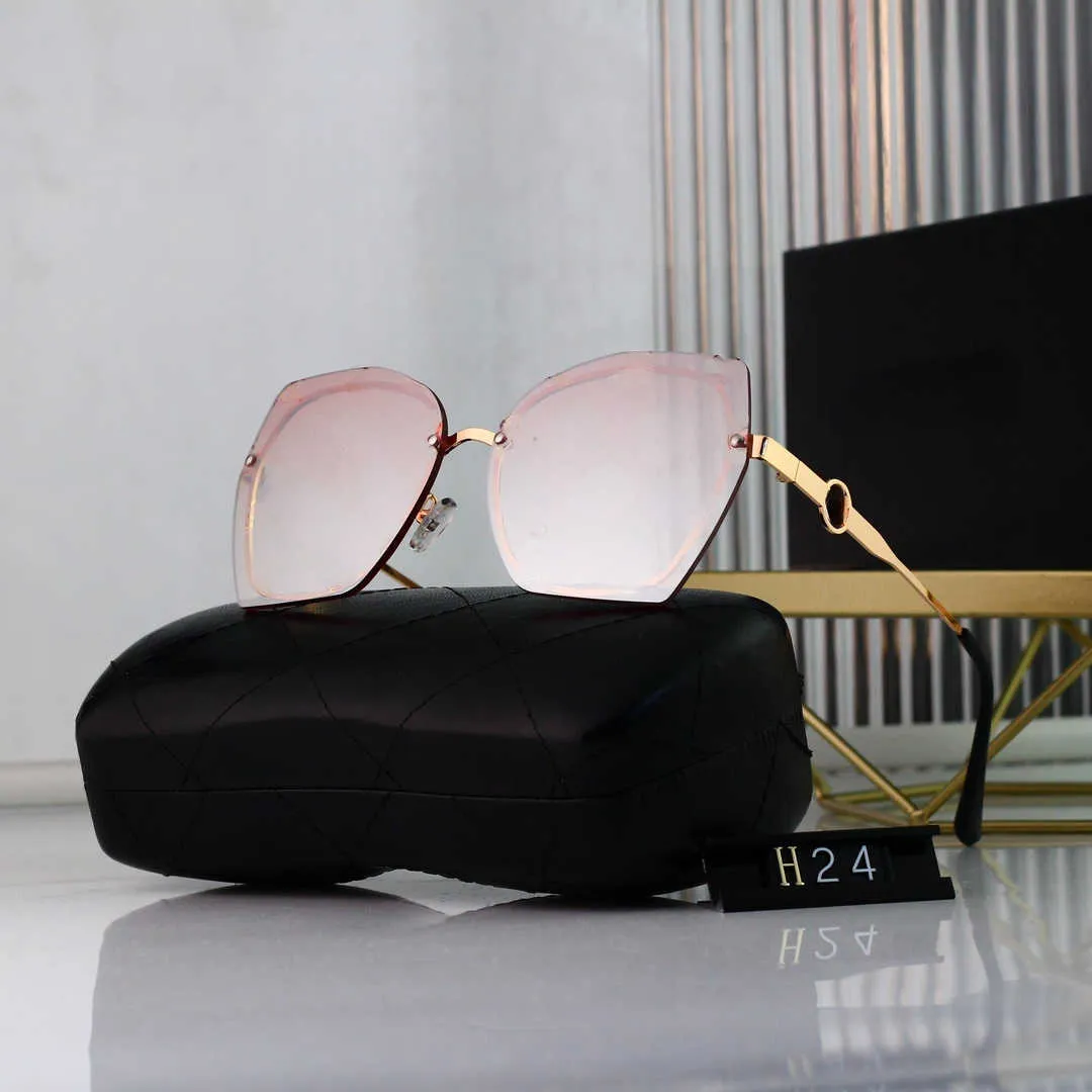 2023 نظارة شمسية مصممة جديدة الكلاسيكية الفاخرة النظارات الشمسية Goggles Beach Adumbral Fashion Men's Ladies Glasses 5 Colors أعلى جودة