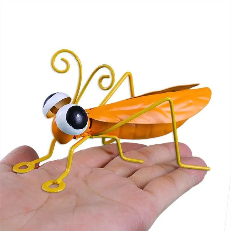 12 cm Cartoon Metall Heuschrecken Ameisen Ornamente Simulation Insekt Figur Statuen für Wand Garten Hof Büro Zimmer Dekoration 220721
