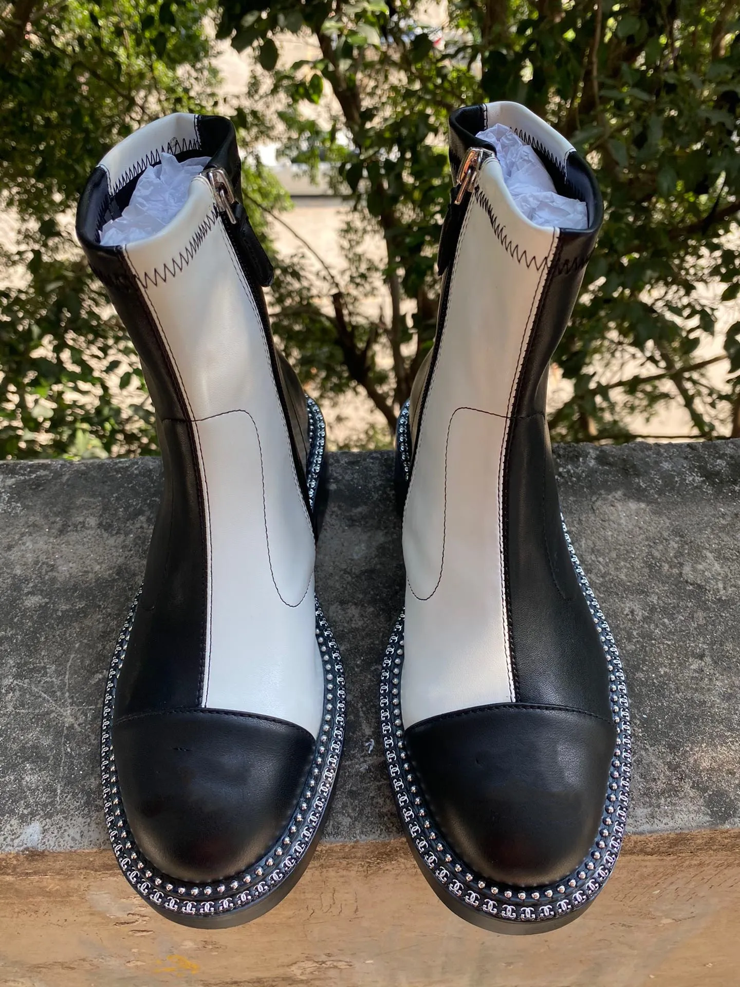 2021 New Black and White Color-Block High Boots 여성 빈티지 사이드 지퍼가 달린 둥근 발가락 낮은 뒤꿈치 라인 스톤 스트레치 부츠