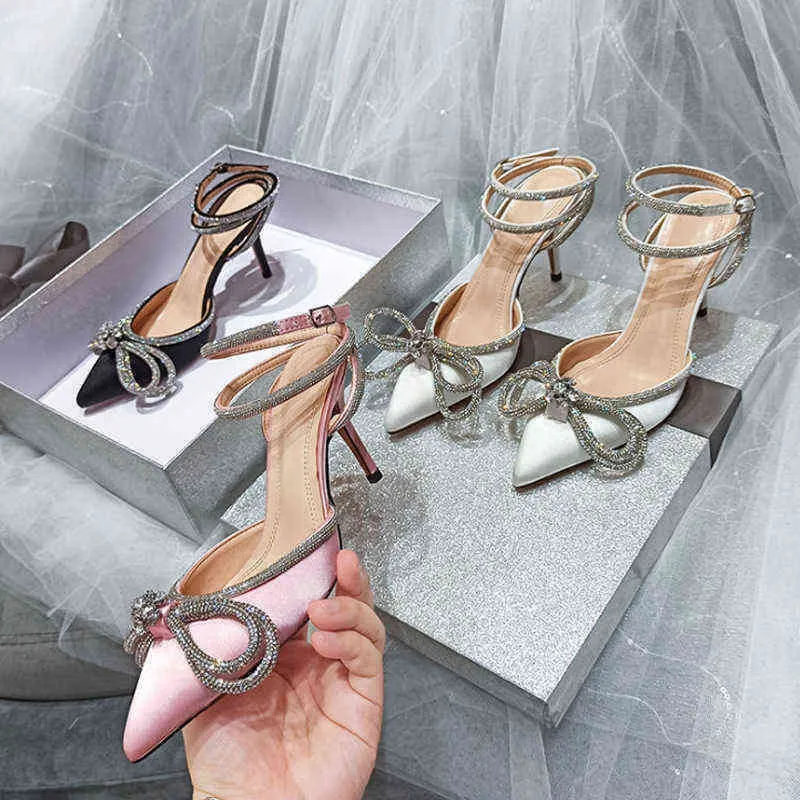 Moda 2022 nuovi sandali di seta a punta di diamante dell'arco da donna con cinturino sottile tacco alto