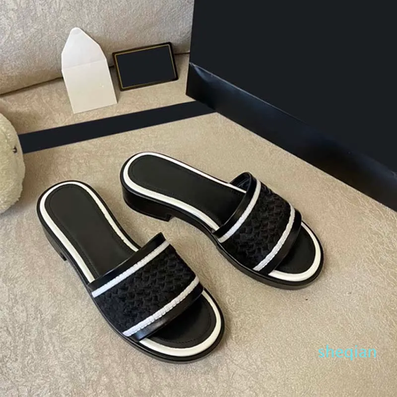 مصمم النعال للمرأة الكلاسيكية الصيف الصنادل شاطئ حذاء امرأة فليب يتخبط المطاط الأزياء منصة المتسكعون