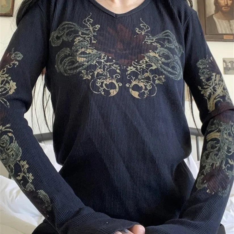 Gitanaレトログラフィックプリント女性Tシャツ秋の長袖フェアリーグランジTシャツダークアカデミアスリムクロップトップカジュアル220328