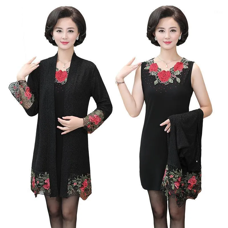 Robes décontractées Broderie Dentelle Cardigan 2022 Printemps Automne Moyen Âge Mère Élégante Robe Lâche Plus Taille Femmes Floral Noir Rouge