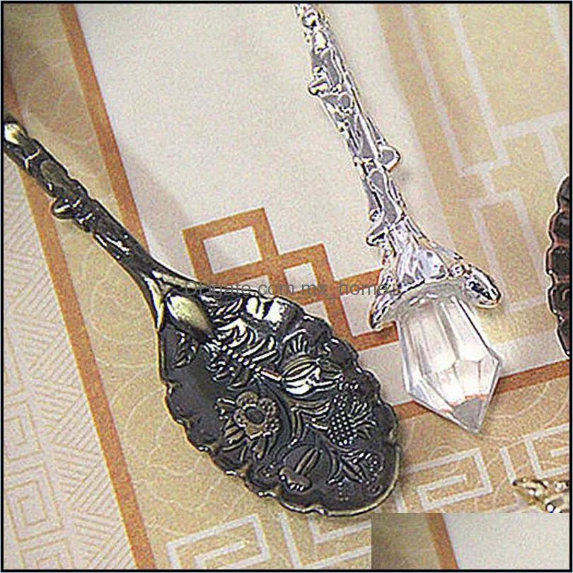 Vintage Royal Style Spoon Metal Carved Coffee Spoons Forks With Crystal Head Kitchen Fruit Prikkers Dessert Ice Cream Scoop Gift DBC
