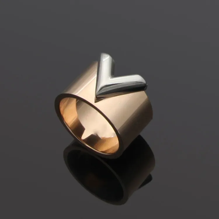Louis vuitton hotsell ring v