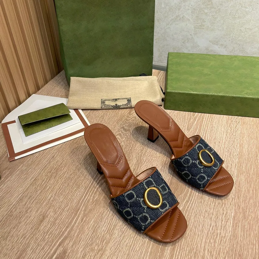 Talons les plus chauds et sacs à poussière Chaussures pour femmes Sandales de créateurs Sandales de qualité Hauteur de talon et sandale Chaussures plates Diapositives Pantoufles par brand01029