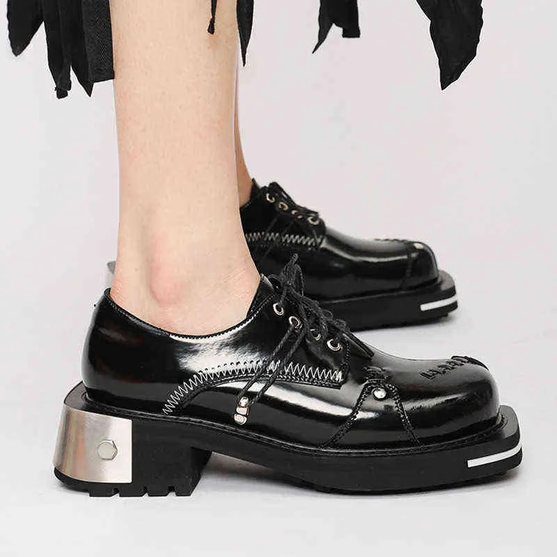 부츠 2022 새로운 여성 금속 가죽 신발 디자이너 레트로 옥스포드 청키 두꺼운 단독 단일 평평한 패션 로퍼 220811