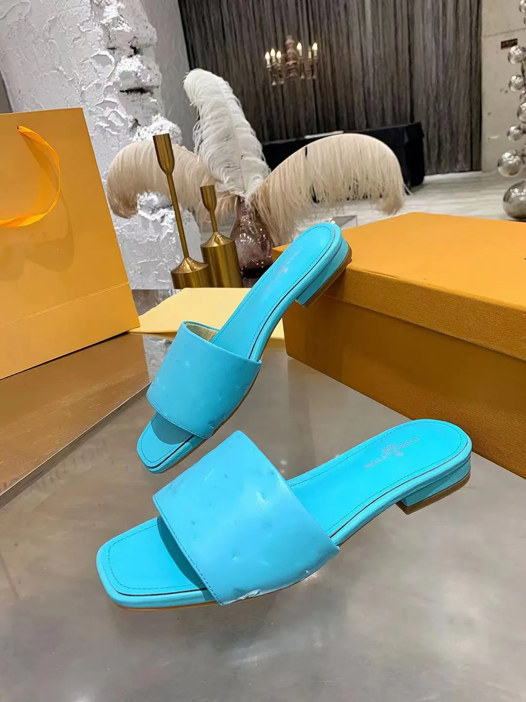 Nieuwe 2022 Fashion Italiaanse Dewei Slippers Damesschoenen Glijbaan Paris vrouwelijke ontwerper Low Heel Flower Brocade Summer Beach Sandals Size03