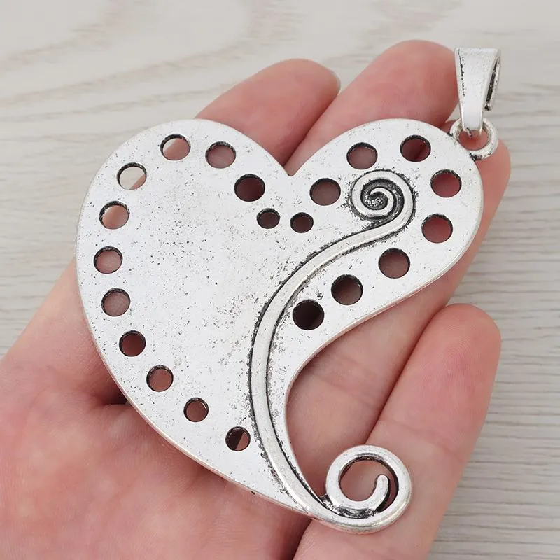 Hänge halsband x tibetansk silver stor ihålig kärlekshjärta charms snidade spiral virvelhängare för halsbandsmycken gör fynd 69x66mmp
