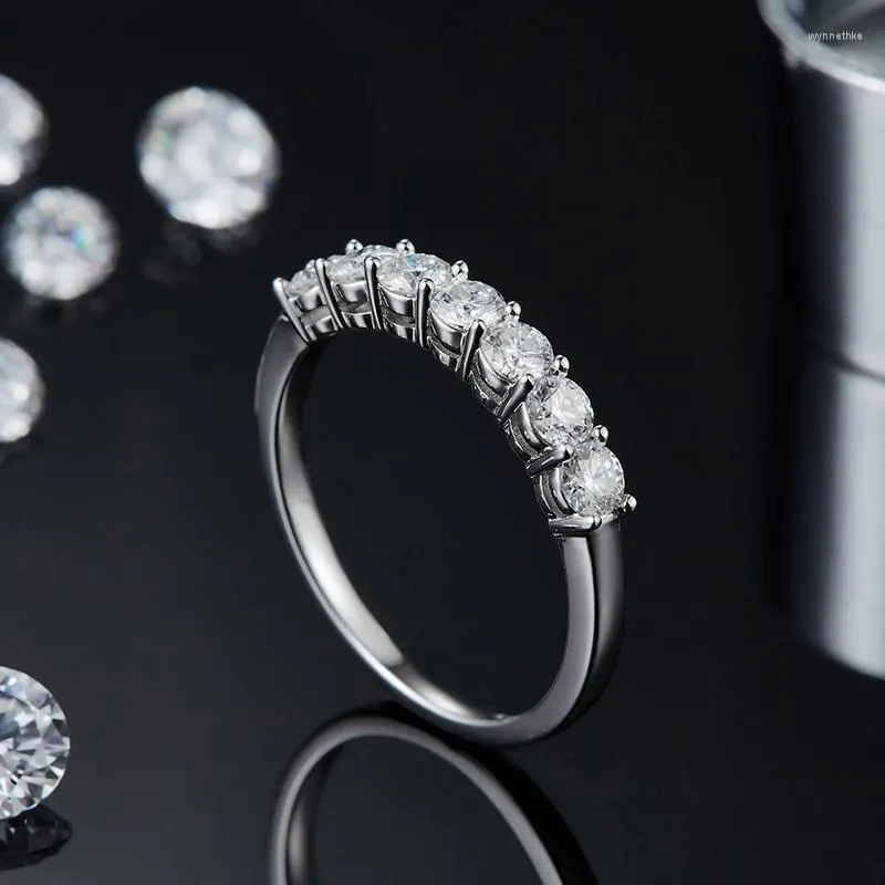 Anéis de casamento 925 jóias femininas de prata Meio círculo incrustado Moissan Diamond Ring Stylish Simplicity Wynn22