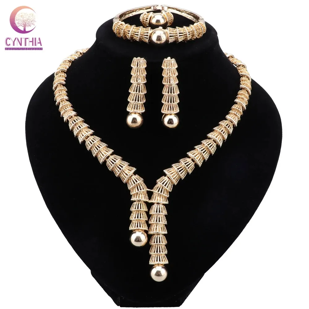 Novo colar de jóias de colar de ouro de chegada Brincos de bracelete do anel dubai Mulheres estilos de moda simples