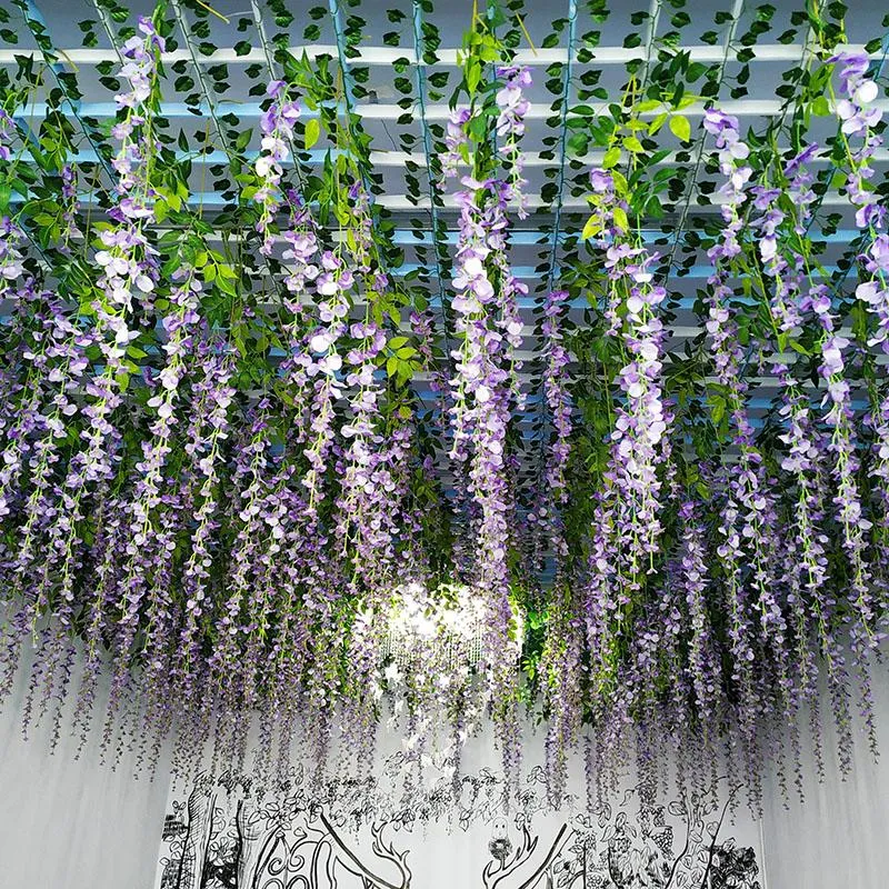 Decoratieve bloemen kransen 24 -stks kunstmatige blauwstalige bloembloem nep violet indoor bruiloft boog decoratie muur hangende rattan wijnstok plantendecor