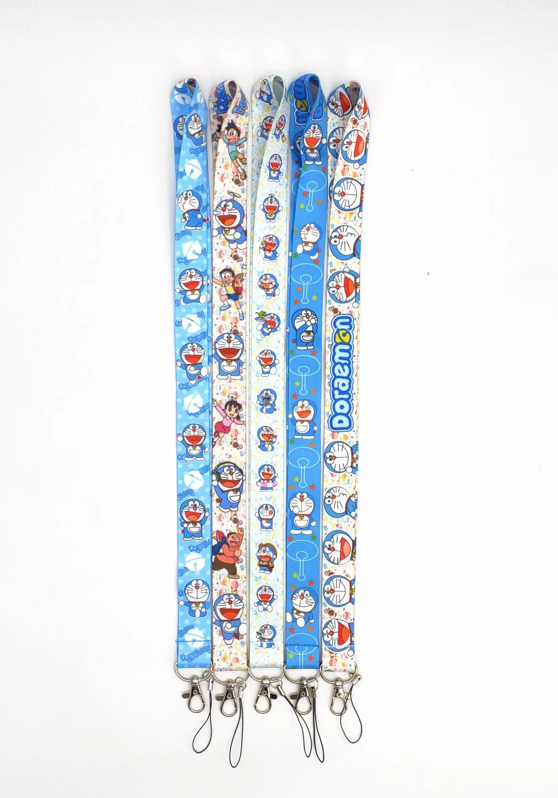 Fabrikspris 100 stycken Doraemon Anime Lanyard Nyckelring Halsrem Nyckel Kamera ID Telefonsträng Hänge Märke Fest Presenttillbehör Partihandel