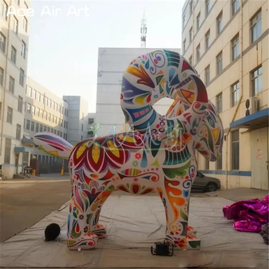 Ace hava sanatı tarafından yapılan açık hava reklam etkinliği dekorasyonu için 4m yüksek renkli şişme keçi havadan uçan hayvan modeli