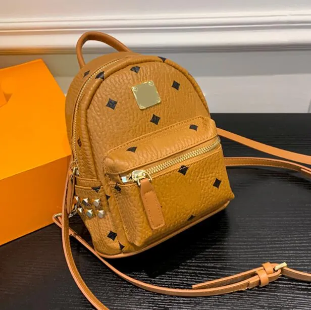 Kvinnor ryggsäck bagsquality lady purses tan svart axel crossbody väska lyxiga designers läder mini ryggsäck handväskor kvinnor satchels liten telefonficka