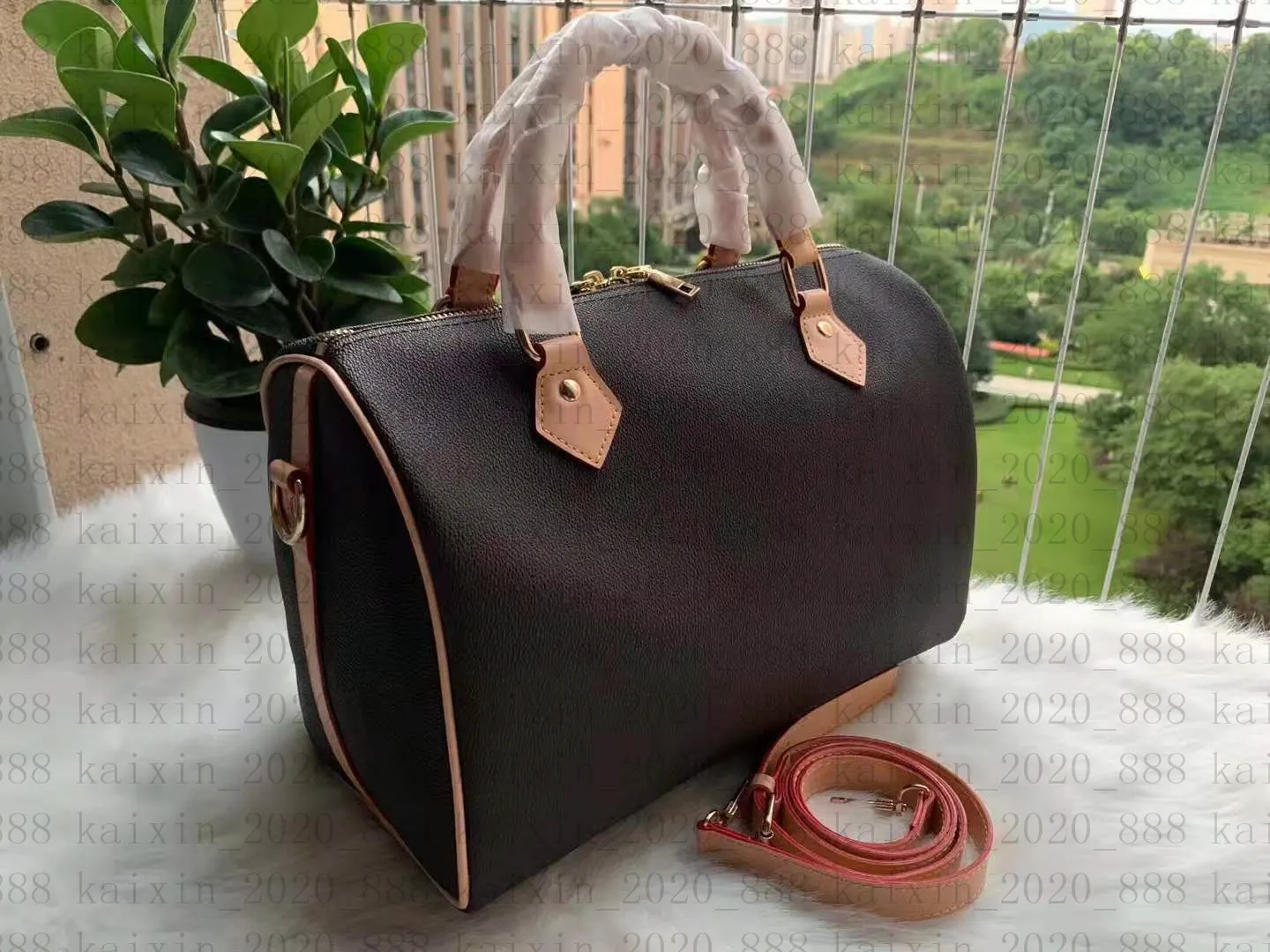 Women Messenger Travel bag Classic Style Fashion bags Shoulder Bags Lady Totes handbags 30 cm With Gold