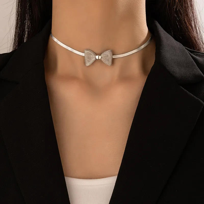 2022 Elegant Hollow Out Bowknot Choker Necklace for Women Trendy Geoemtry Wedding Party Alloy Jewelry Collar