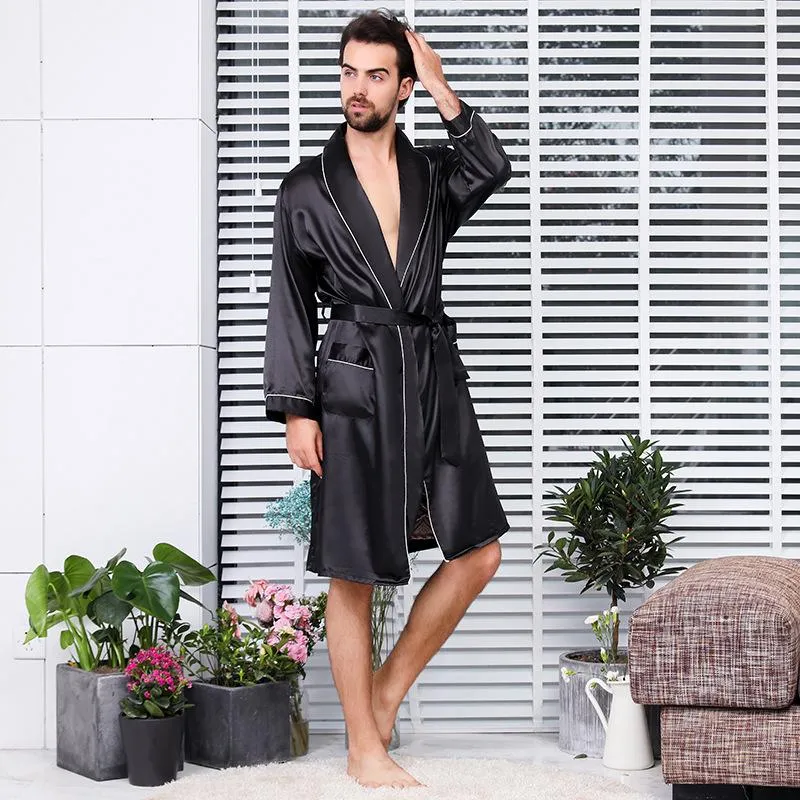 Vêtements de nuit pour hommes Arrivée Designer de luxe Kimono en soie pour hommes Robe Nouveauté à manches longues Peignoir Satin Chemise de nuit Summer Home ClothingMen's