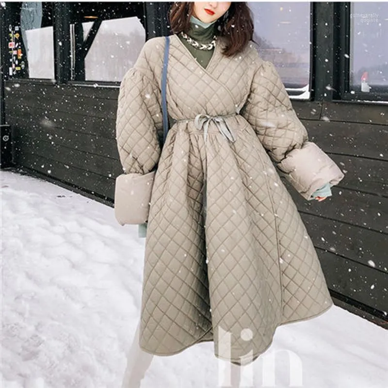 女性のダウンパーカス女性冬のエレガントな長いパフジャケットプラスサイズ暖かい短い綿パッド付き女性ベルト付きコート5xl 4xlギン22