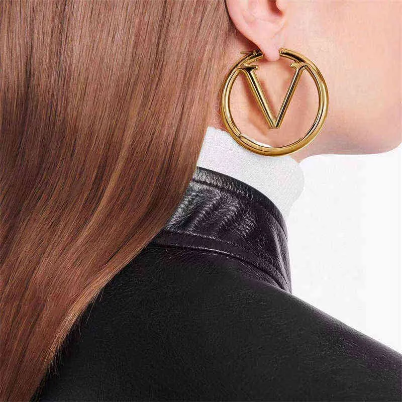 Designer Letter V örhänge Womens Fashion Stud örhängen Vintage örhängen Circle Gold Luxurious All Match Earrings High Jewelry Gift225m