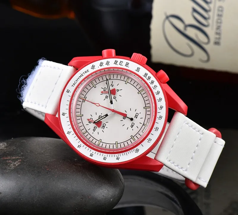 2023 Högkvalitativa män Luxury Watch Six Stitches All Dials Work Automatic Quartz Men's Joint Watch European Top Brand Chronograph Clock Fashion Planet Series