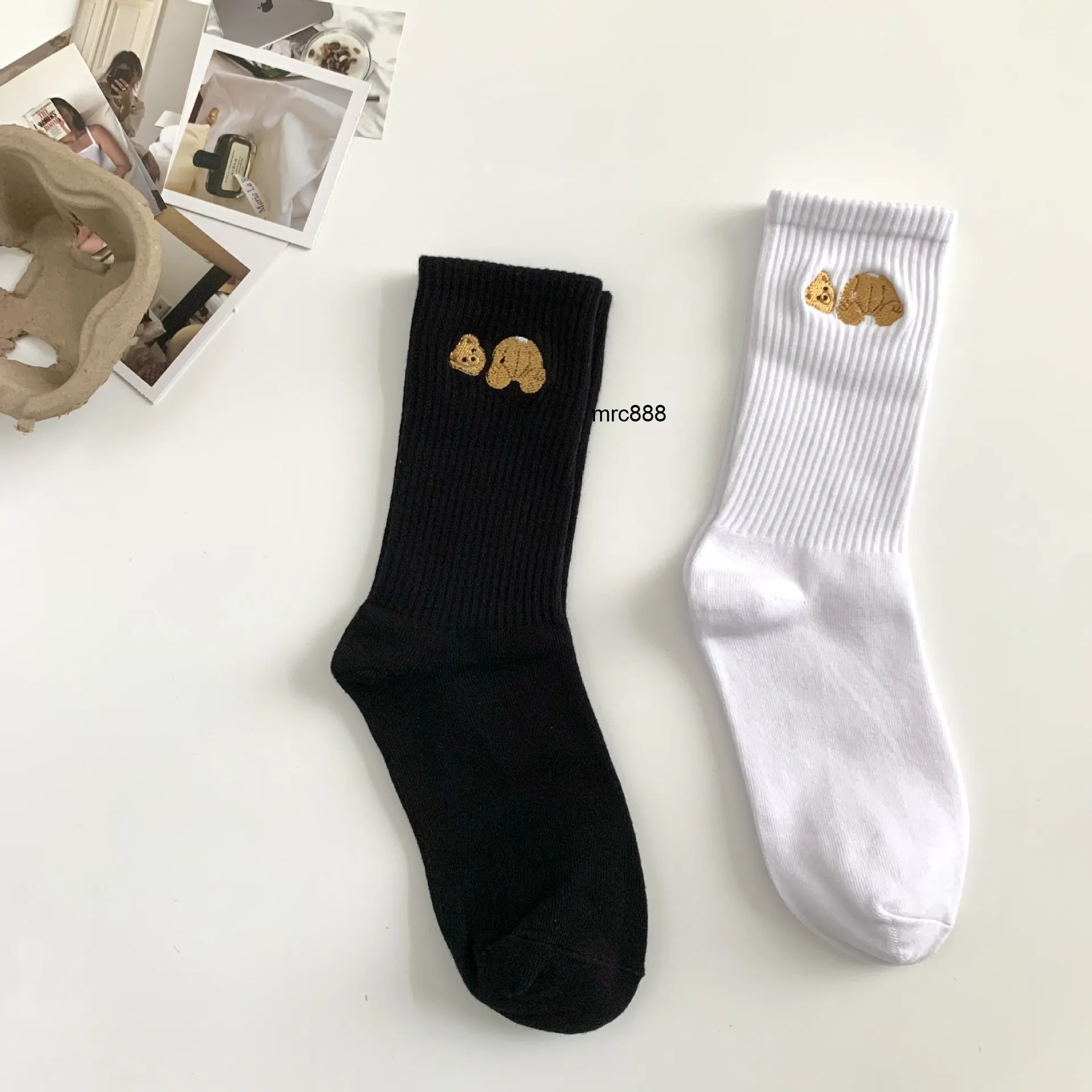 Chaopai palms decapitated bear brown embroidered bear black and white medium tube sports cotton socks new socks